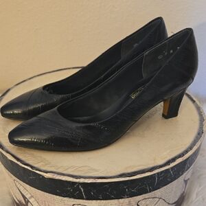 Classic Black Heels with Pointed Toe and Slip-On Design